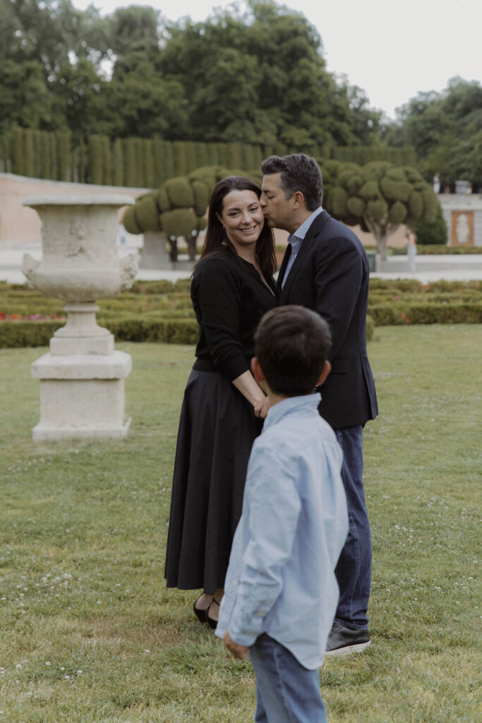 sesion de fotos familiar en el retiro de madrid