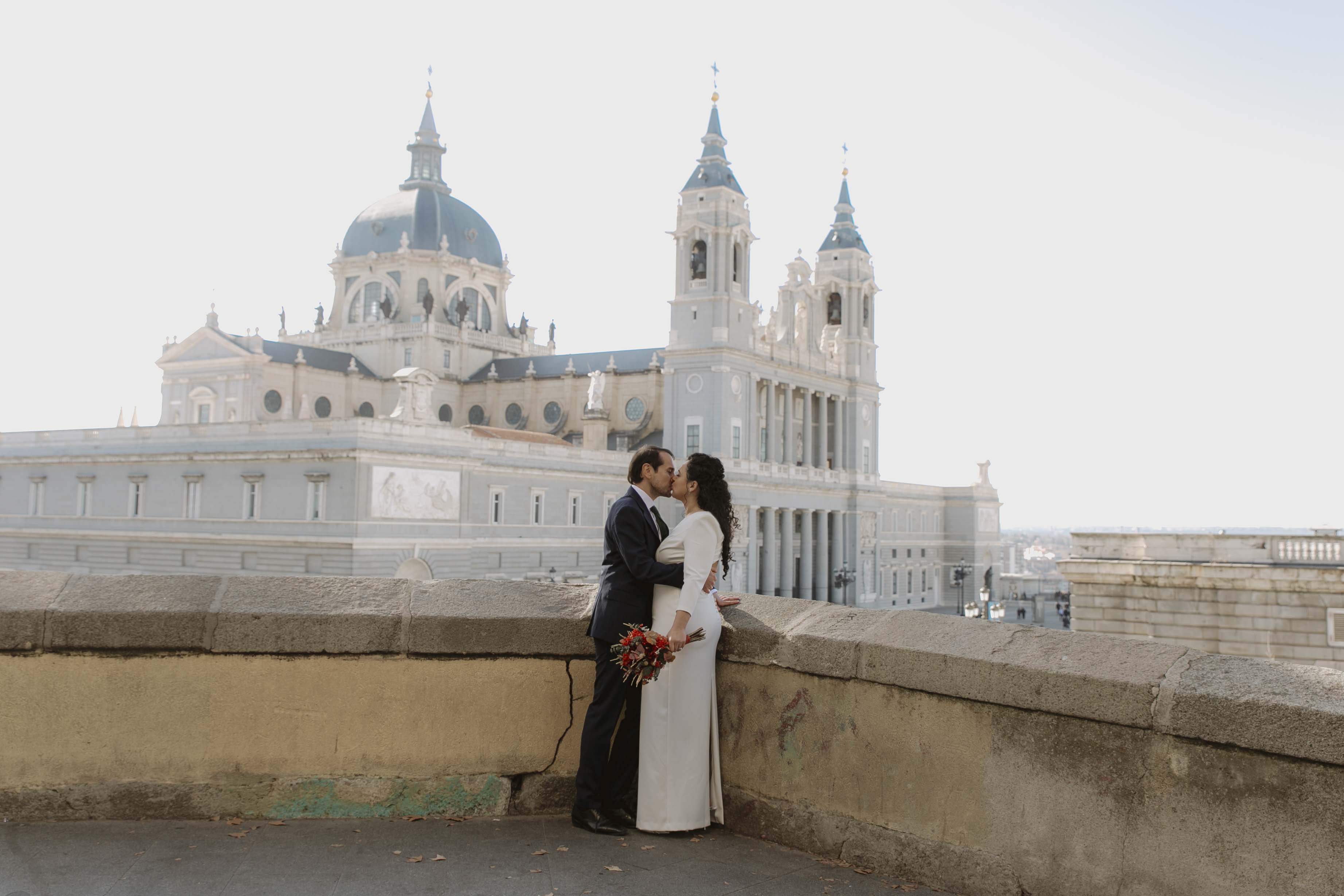 fotografa de elopement en el palacio real de madrid