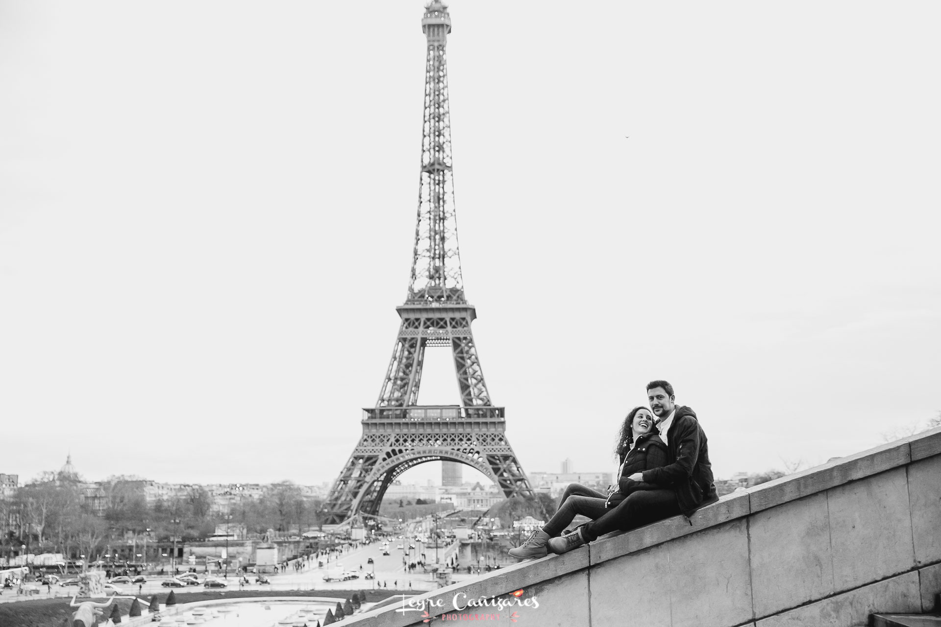 Sesion de pareja en la torre eiffel de Paris
