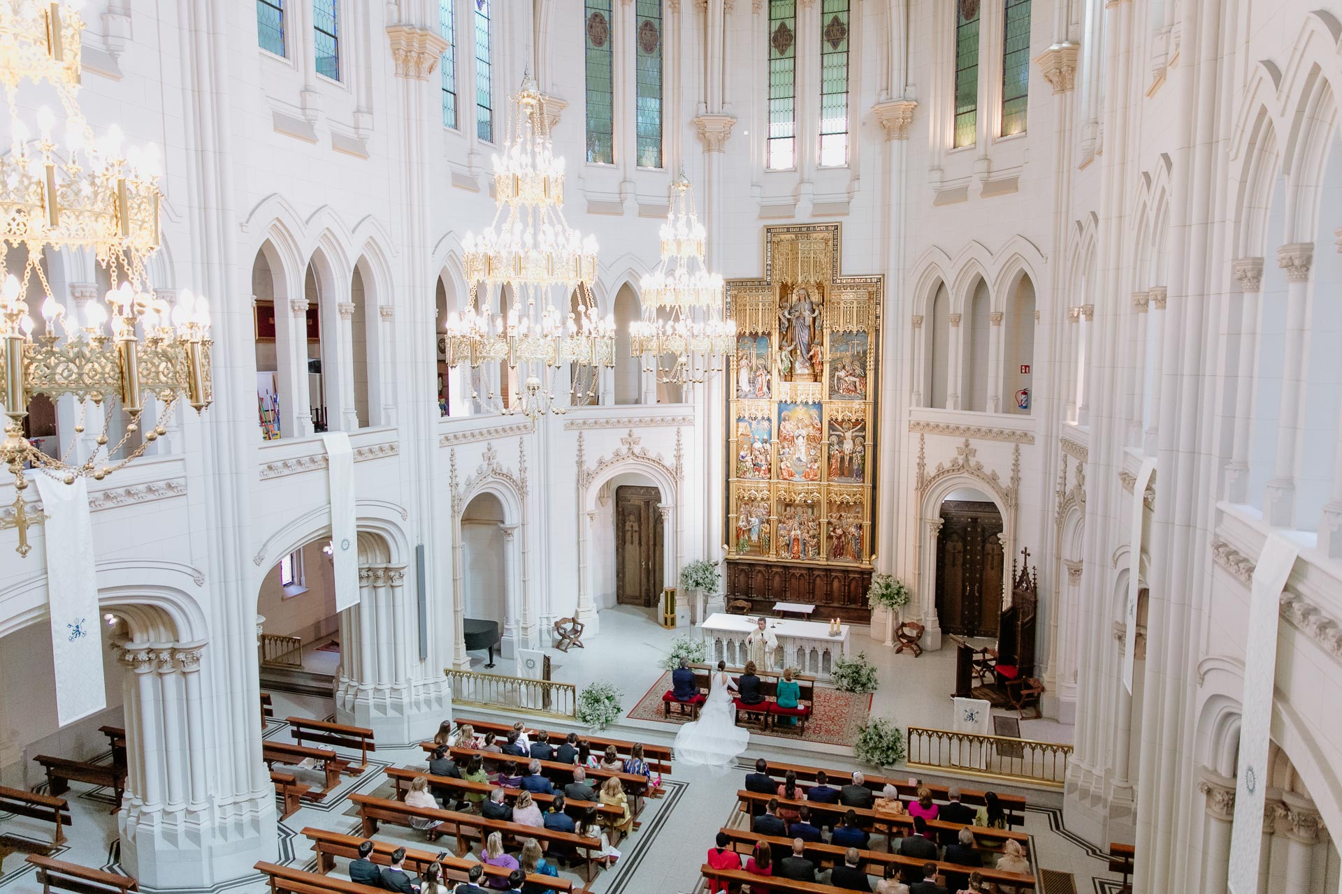 fotografia de boda con ceremonia religiosa en iglesia de madrid