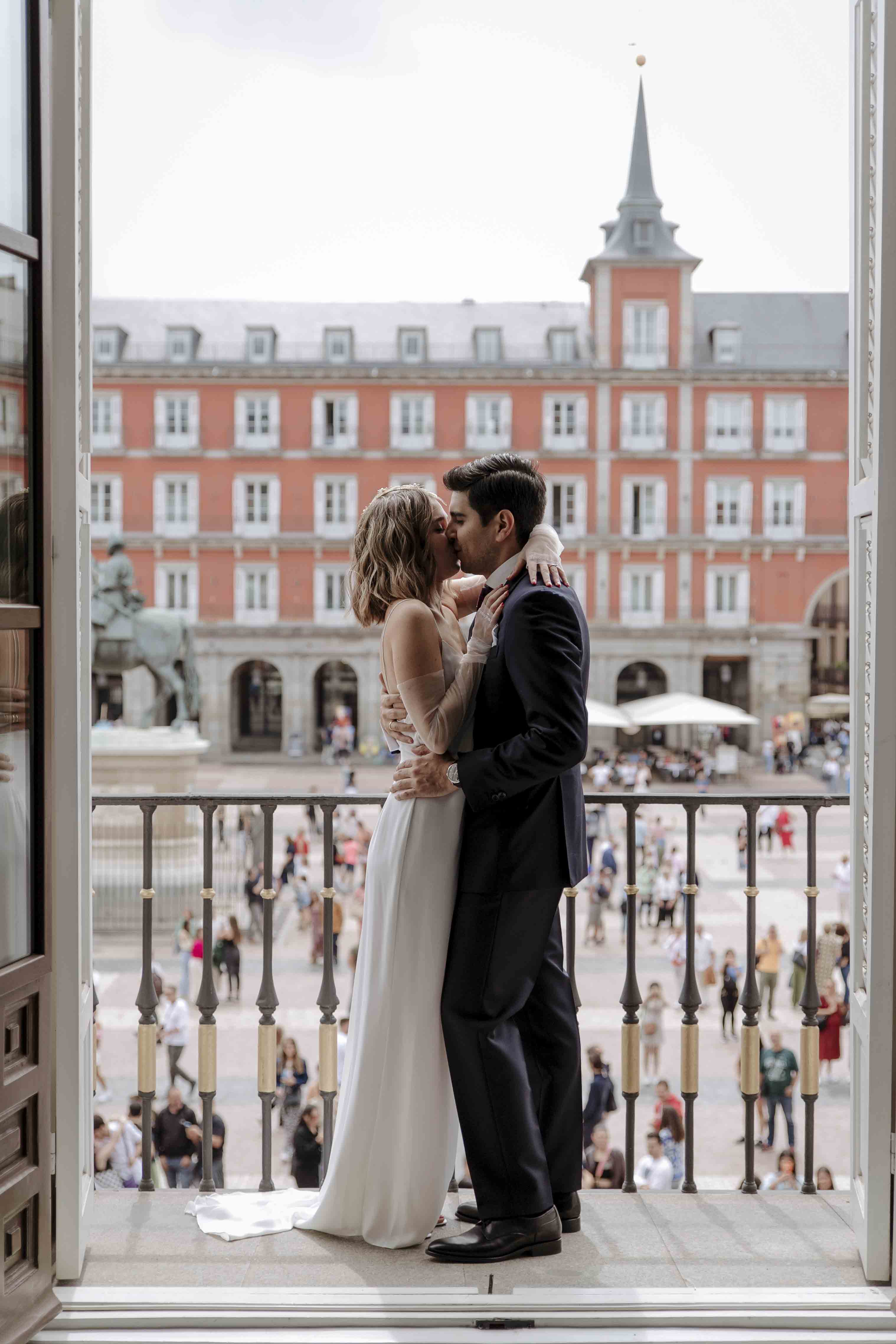 fotos de la boda de espe y miguel en el ayuntamiento de la plaza mayor con fotografa profesional