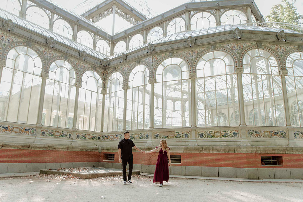 sesion de pareja en el palacio de cristal del retiro de madrid