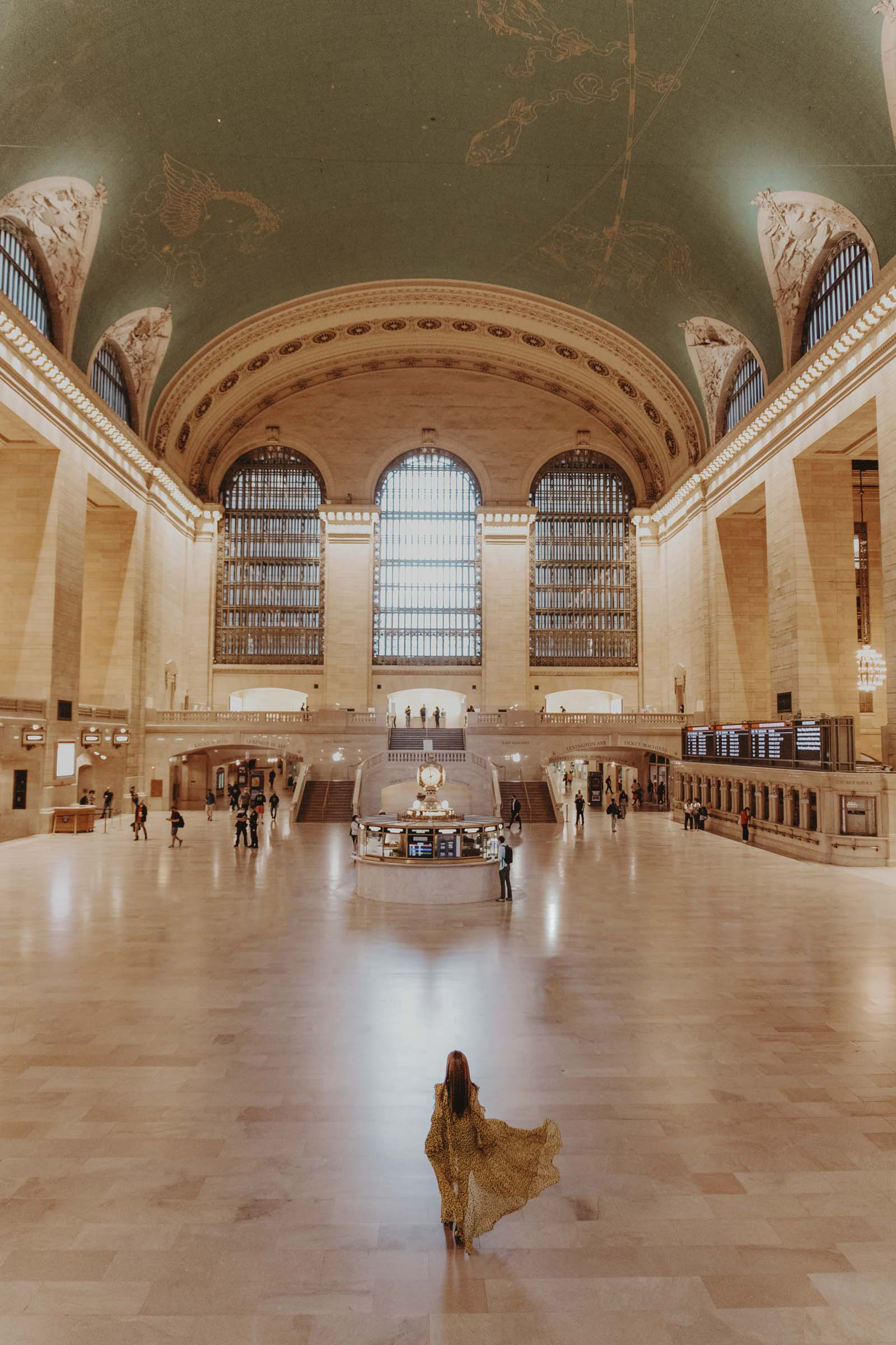 sesion de fotos en medio de la grand central de nyc