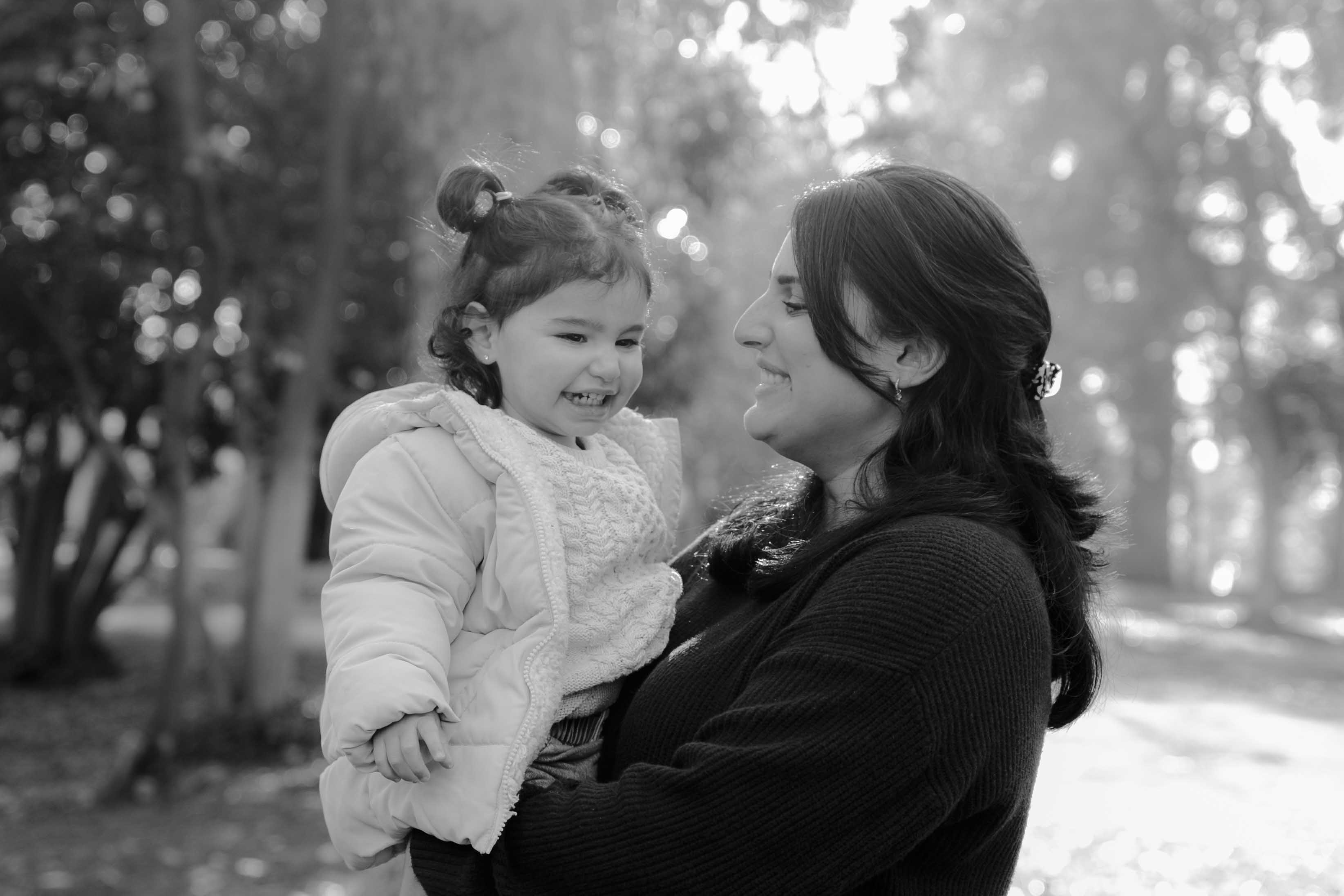 fotografia natural y emocional de familias y niños en madrid ciudad