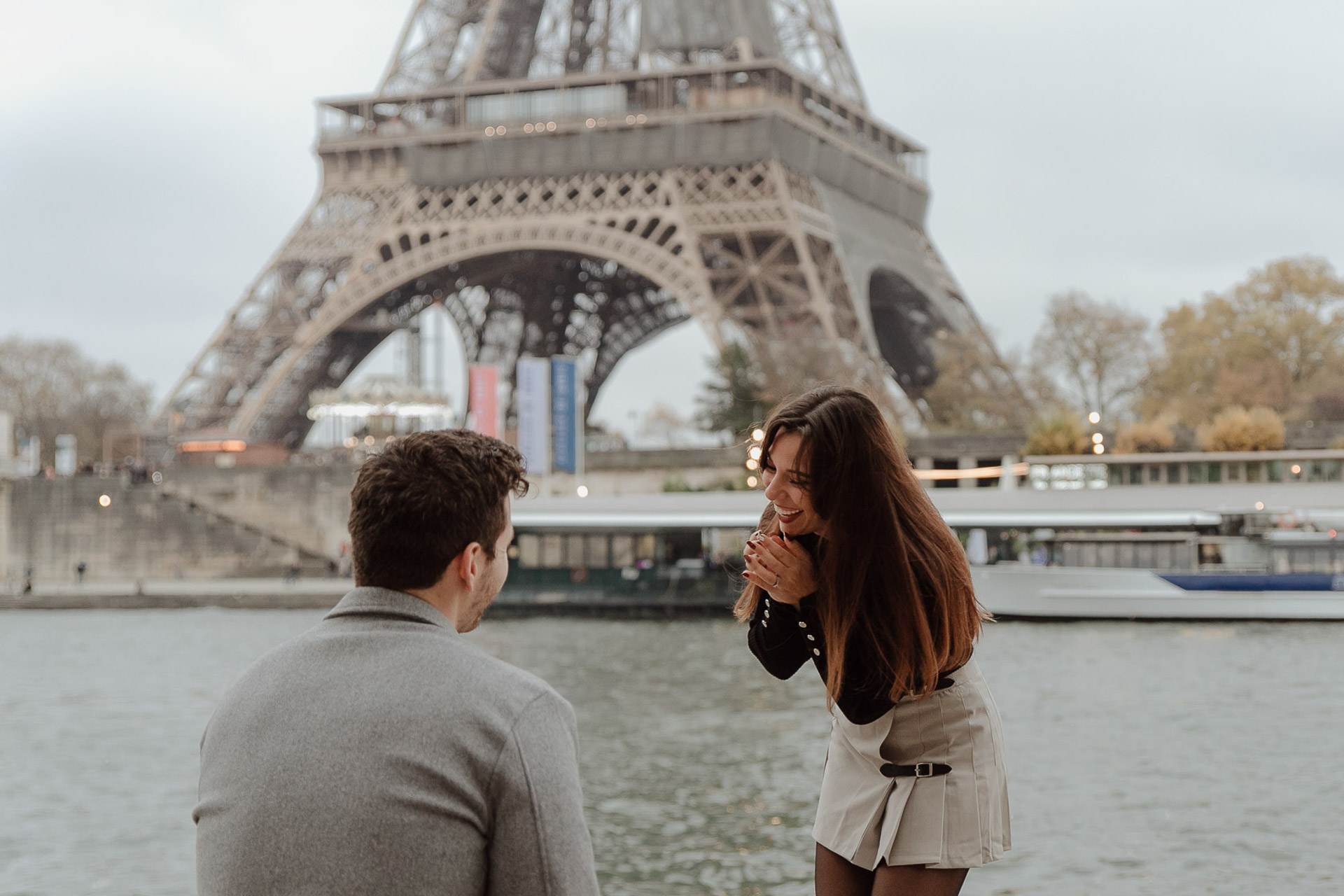 pedida de matrimonio en paris frente a la torre eiffel
