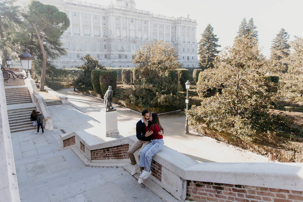 sesiones de fotos en madrid para parejas, pedidas de mano sorpresa y fotos de aniversario