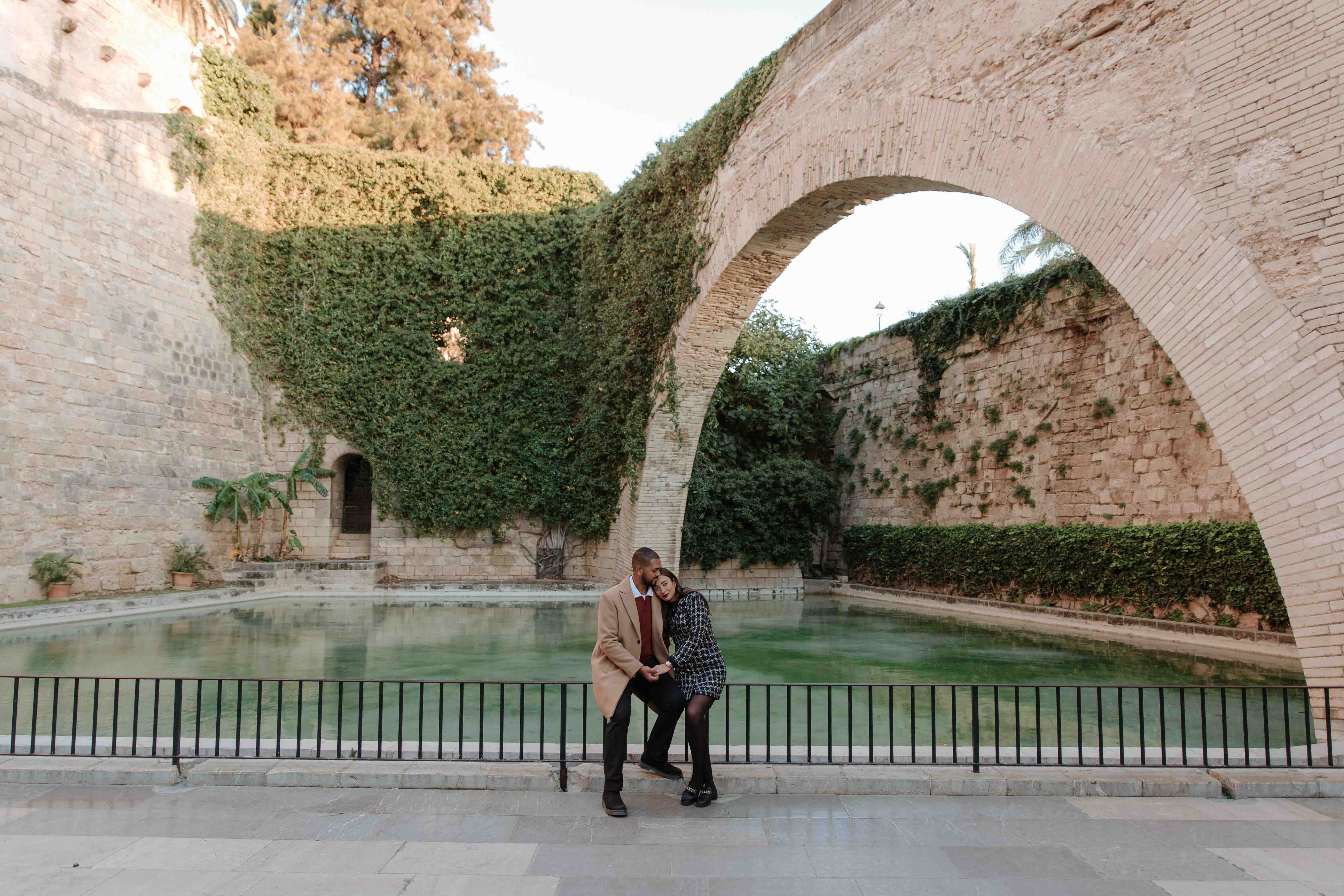sesion de fotos de pareja por el casco antiguo de mallorca