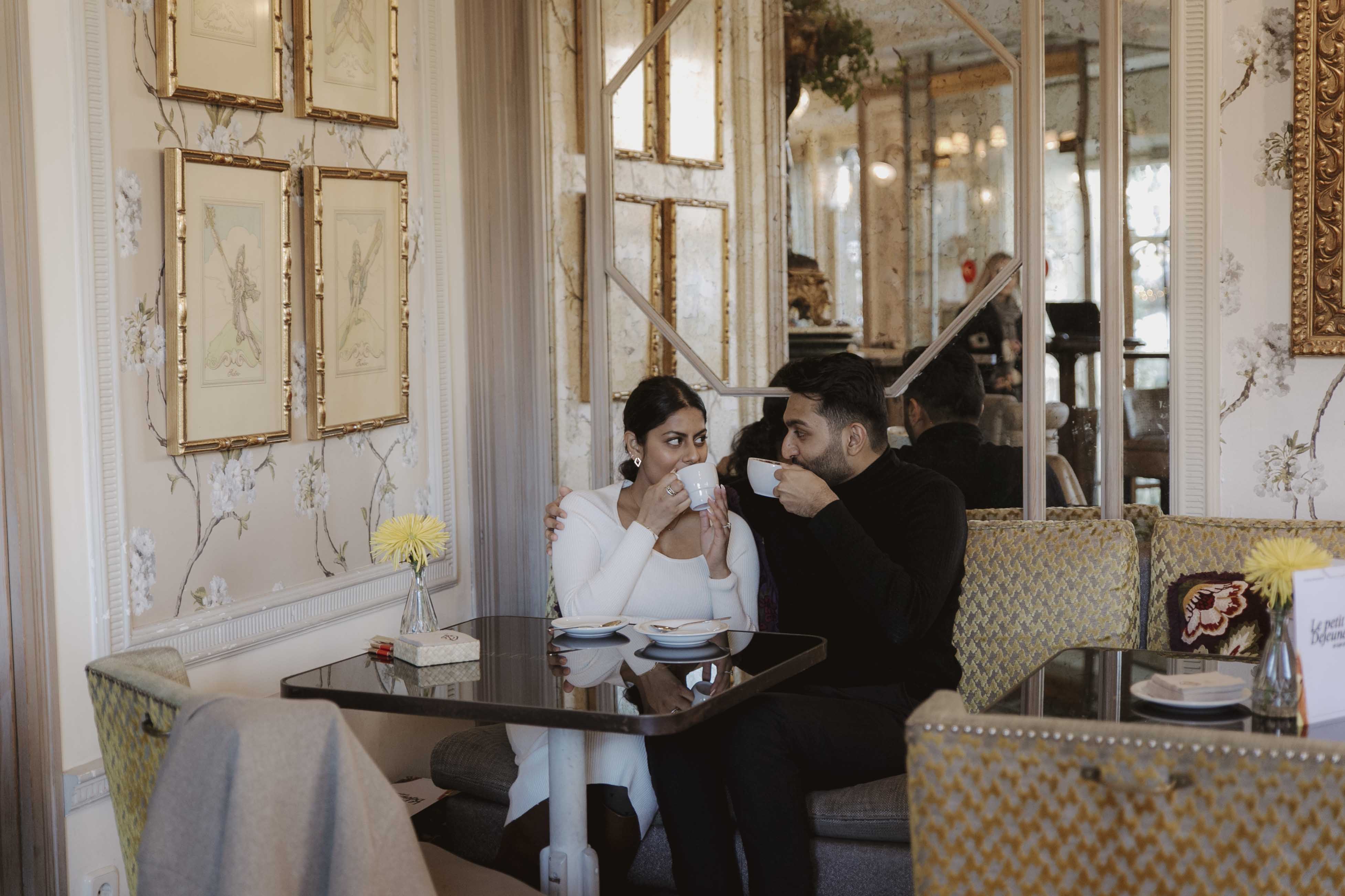 fotografias de pareja en una cafeteria del centro de madrid