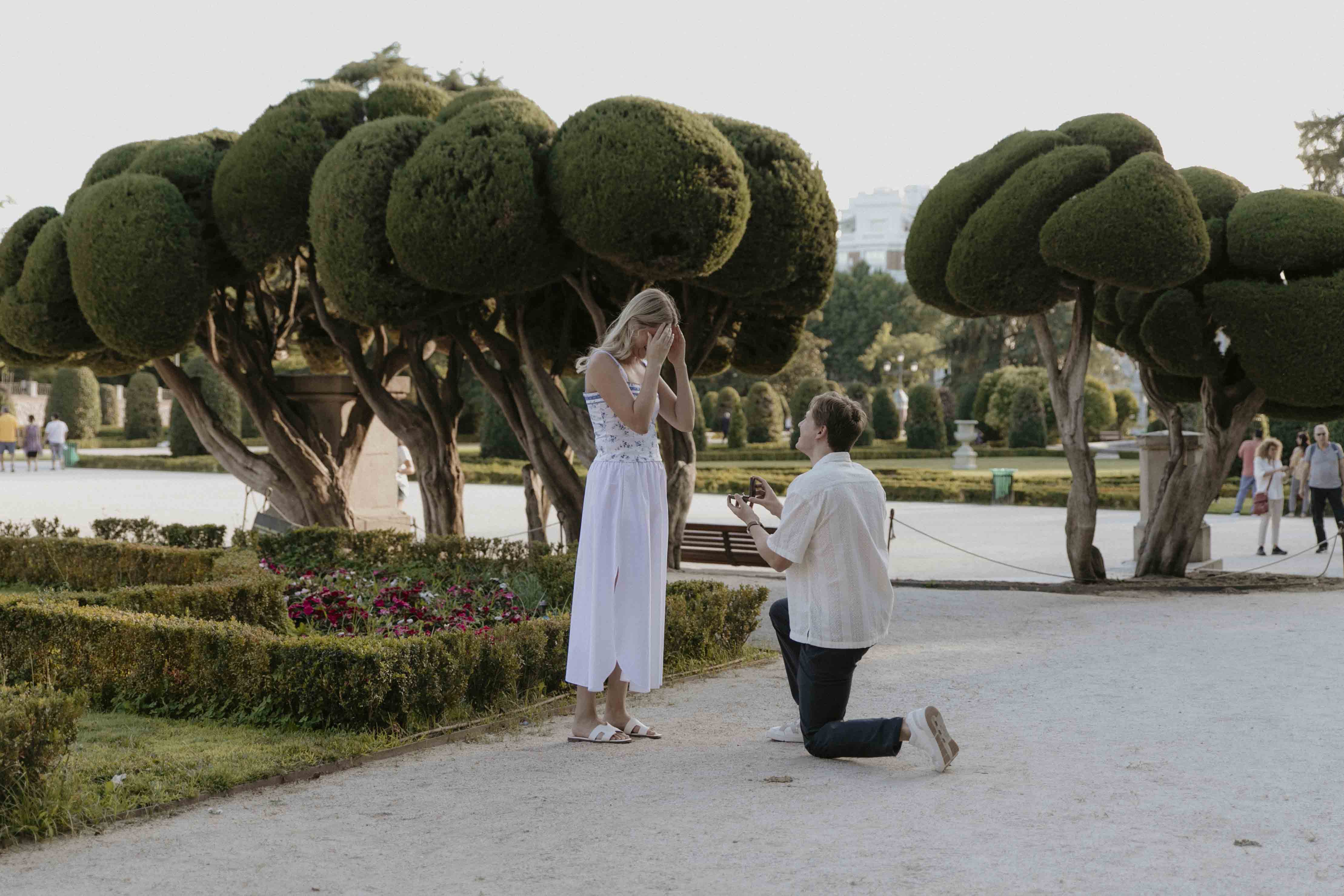 pedida de matrimonio en los jardines de parterre, parque de el retiro, madrid