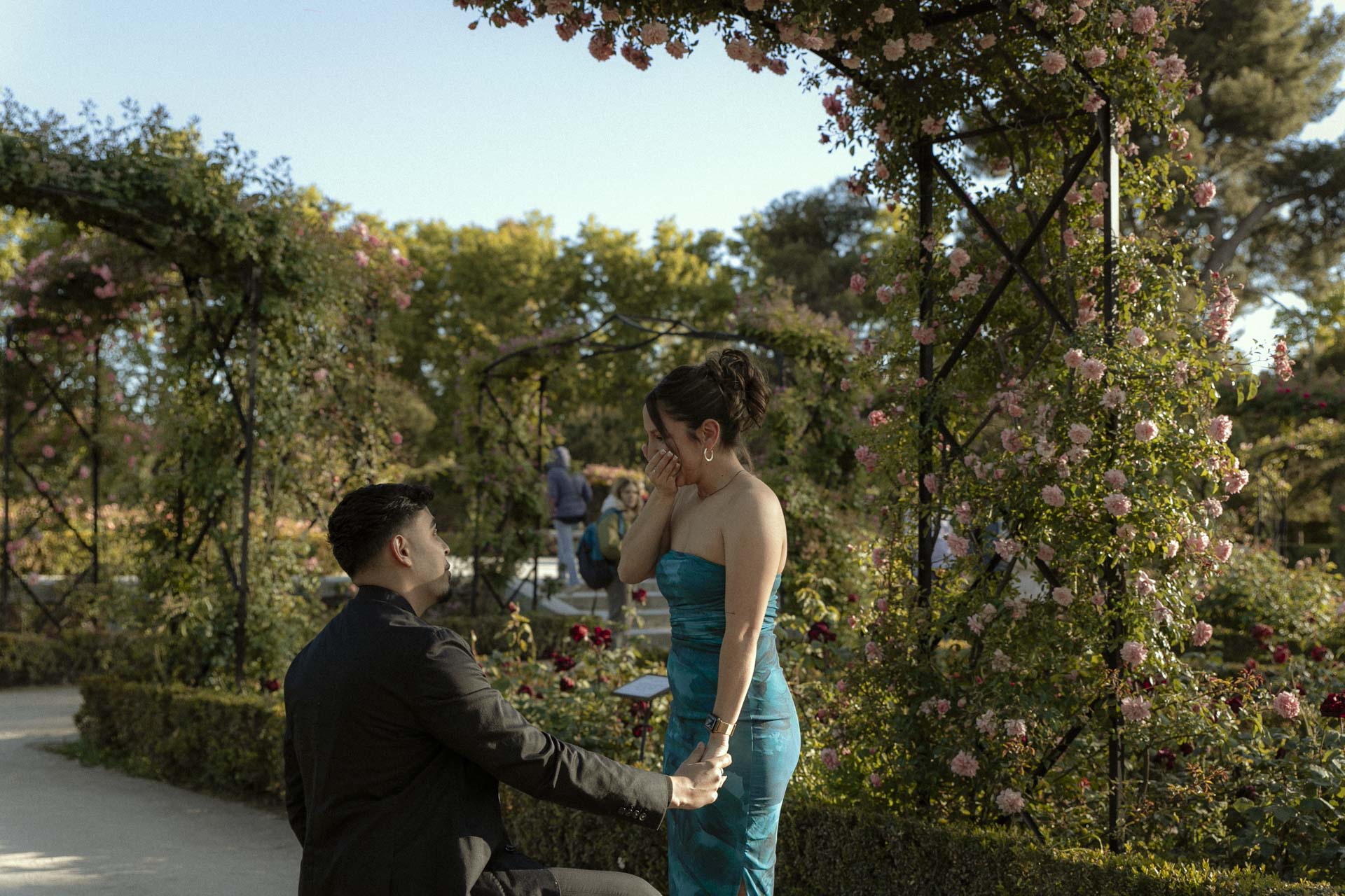 propuesta de matrimonio en el parque del retiro, madrid