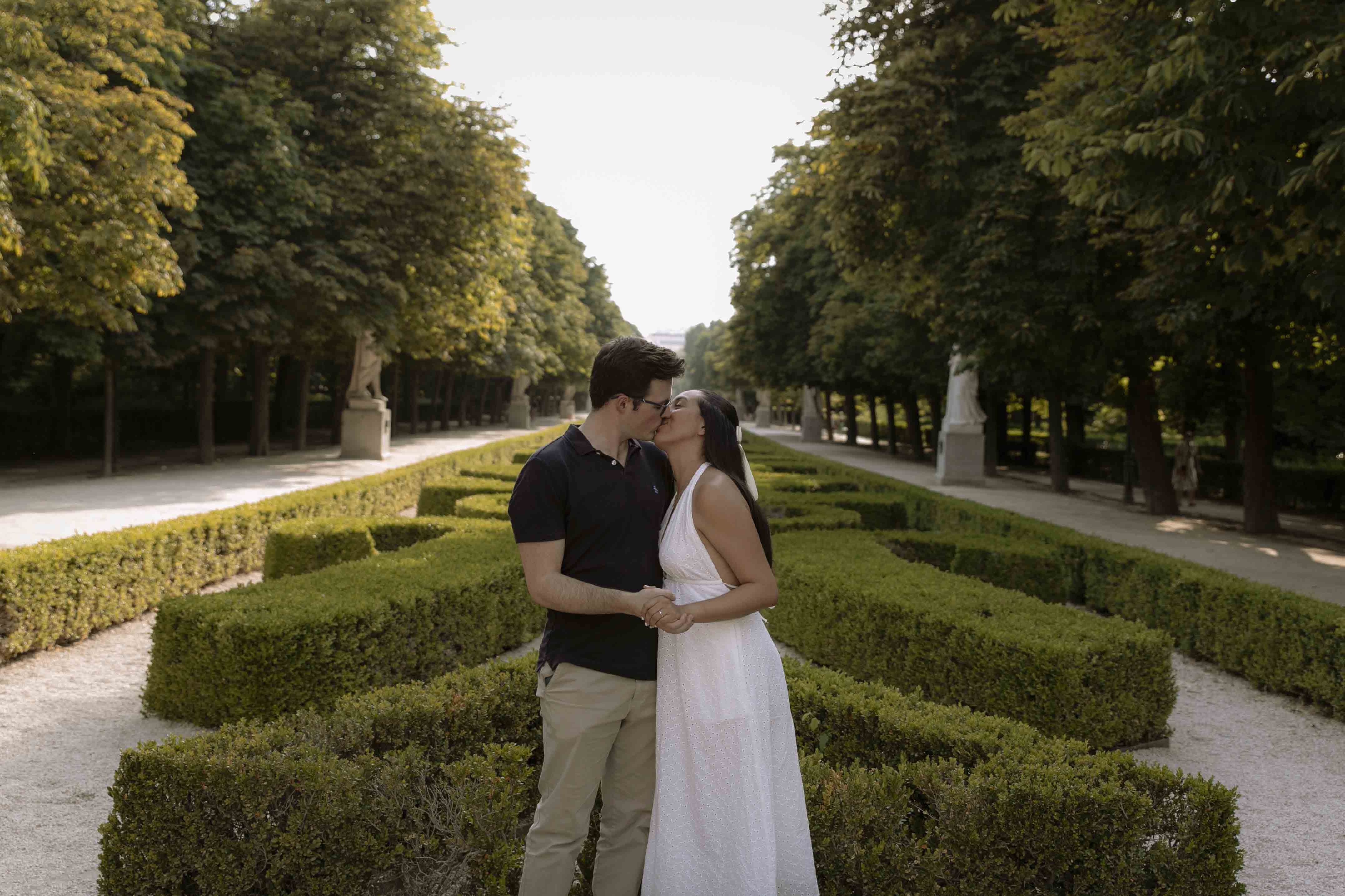 fotografa de parejas y pedidas de mano en el parque de el retiro