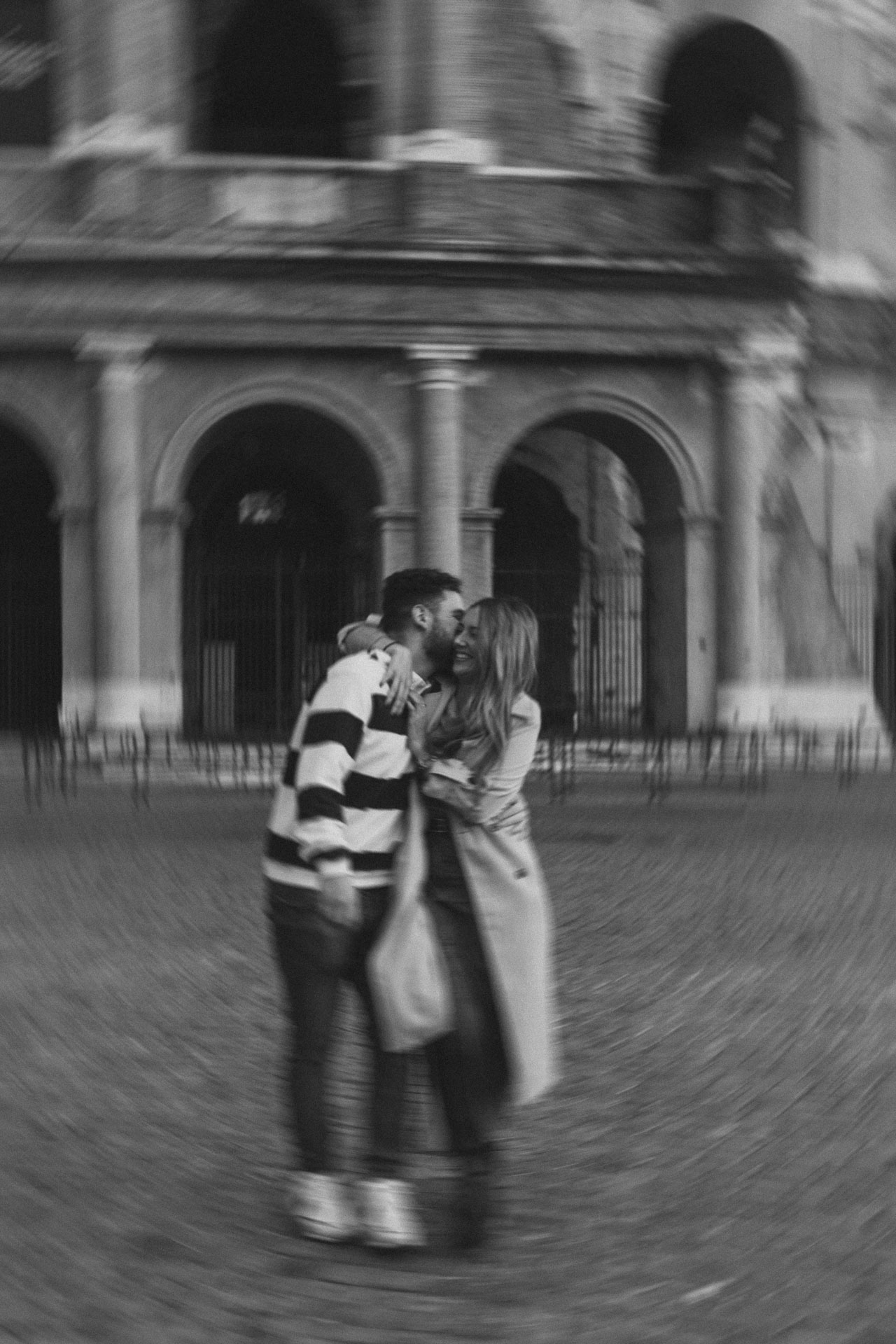fotografa en roma especializada en parejas y pedidas de mano