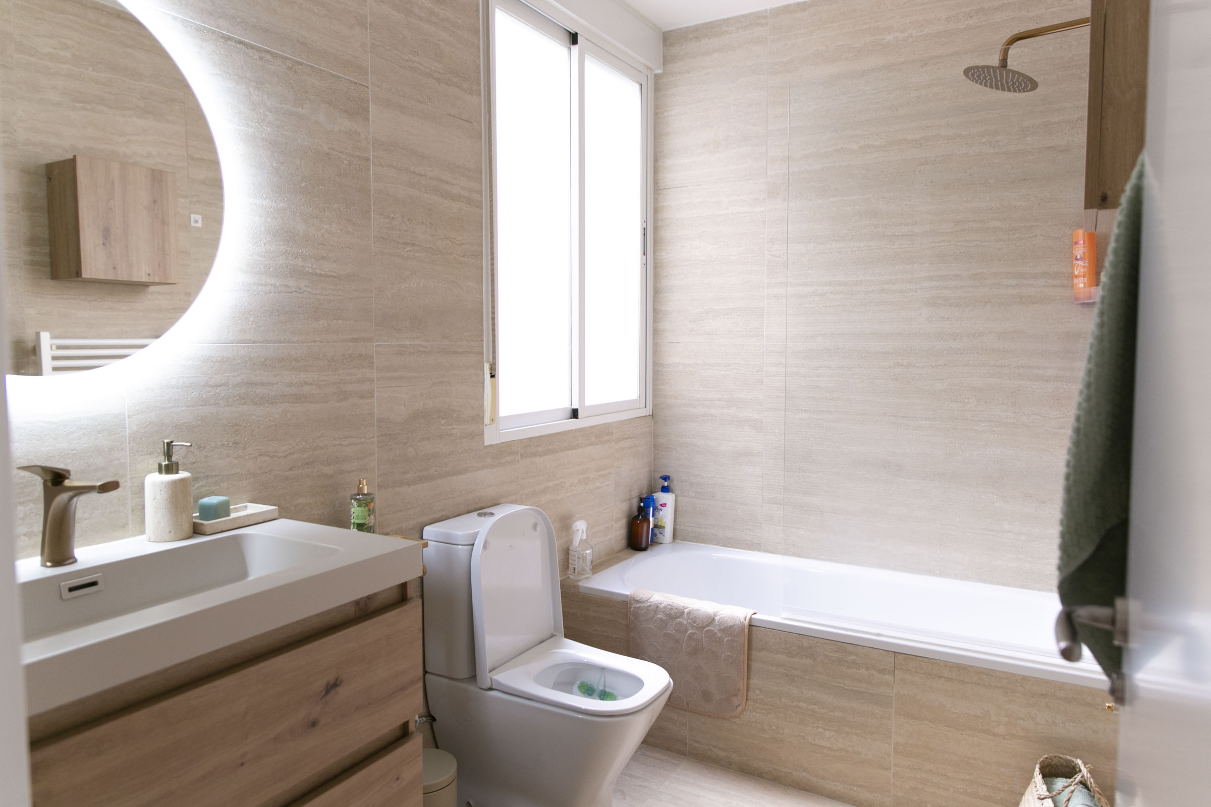 Live like a local in Madrid: furnished apartment for couples and solo travelers.