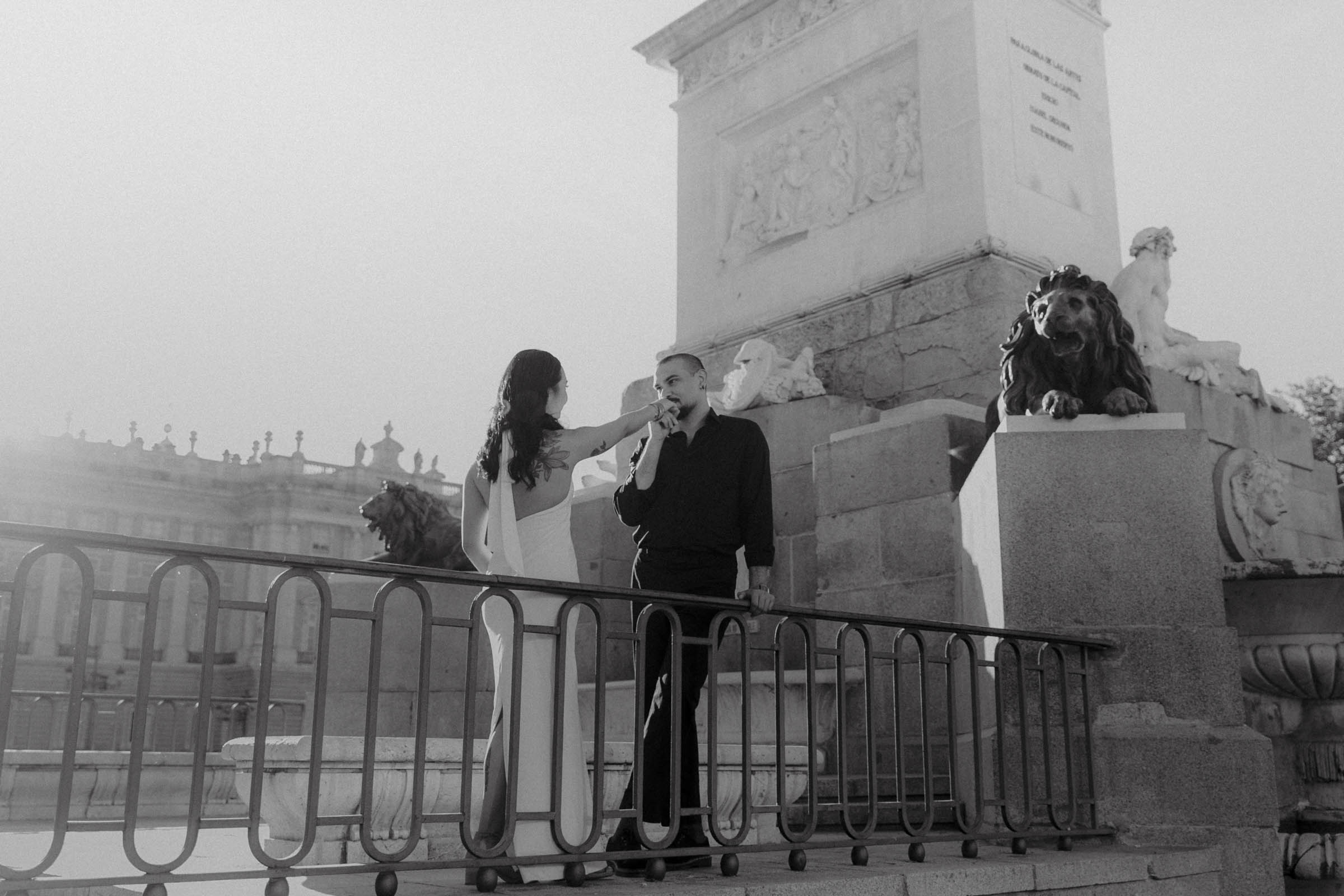 fotografia de elopement y bodas intimas en el centro de madrid