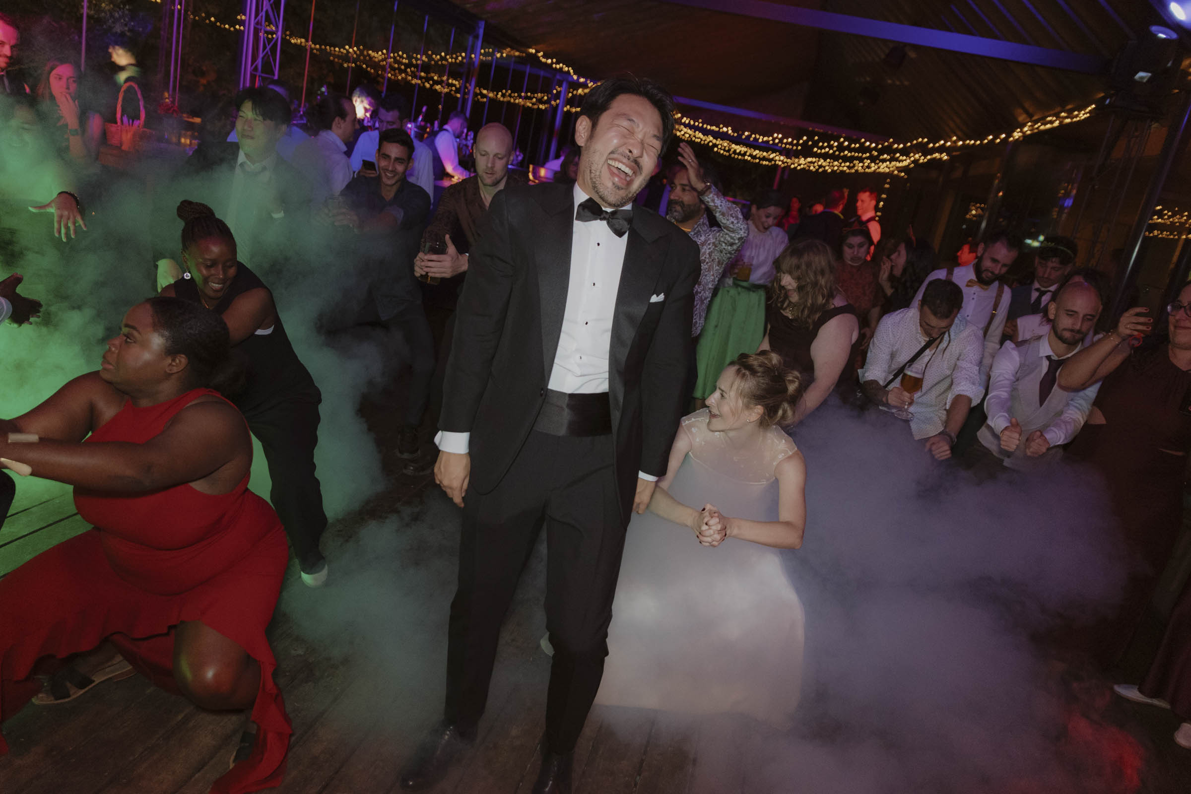 fotografias de boda durante la fiesta con sus invitados en la finca El Jaral de la Mira